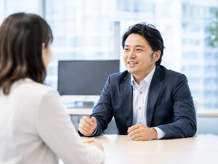 営業のプロが商談で精度を高める様子